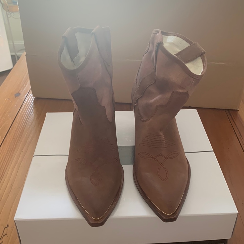 New never worn Dolce Vita booties